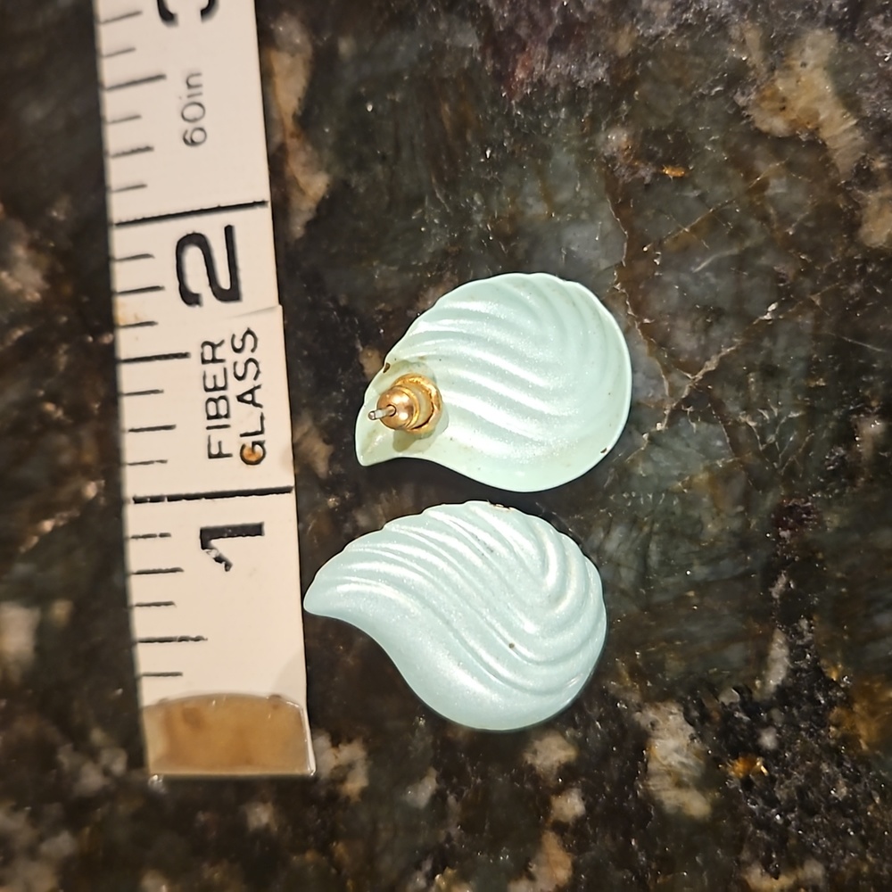 Vintage 80's Pastel Green earings - Picture 2 of 2